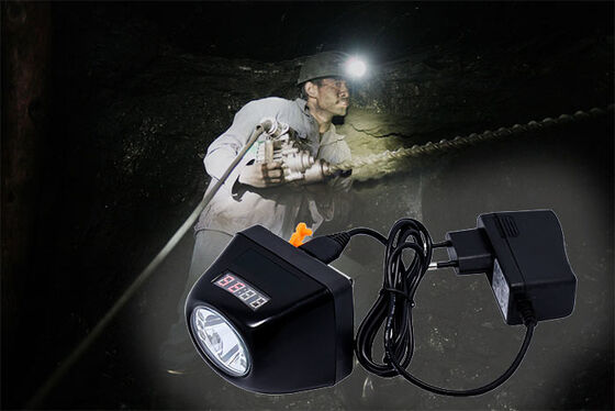 Lampe frontale rechargeable pour mineurs 7000 Lux avec boîtier en PC pare-balles et chargeur