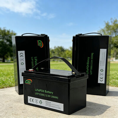 Batterie LiFePO4 de haute capacité 12,8v 25,6v 200ah 8000 durée de vie avec BMS intelligent pour le stockage solaire / bateau / RV